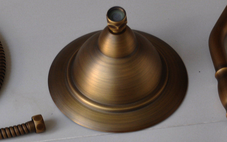 Bát sen mưa cổ điển, bát sen mưa.