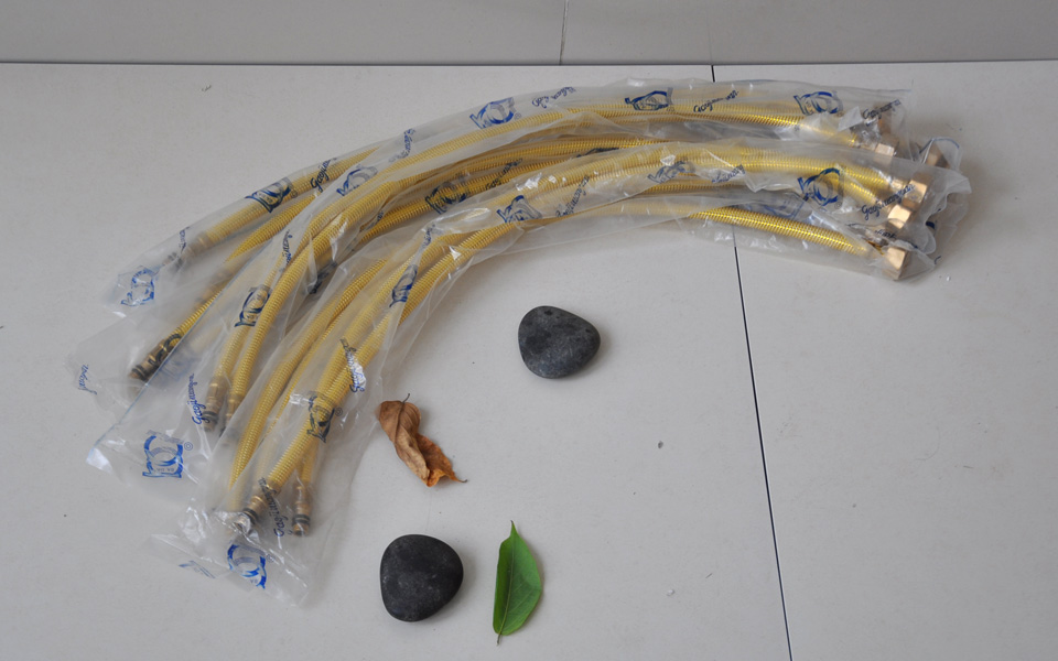 cấp vòi nóng lạnh