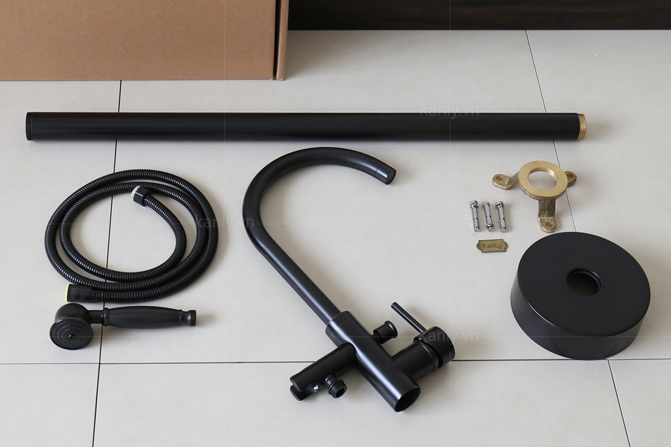 Chi tiết sen cây đặt sàn cho bồn tắm