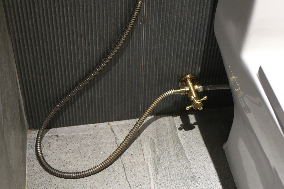 Van góc chặn khóa GCV12